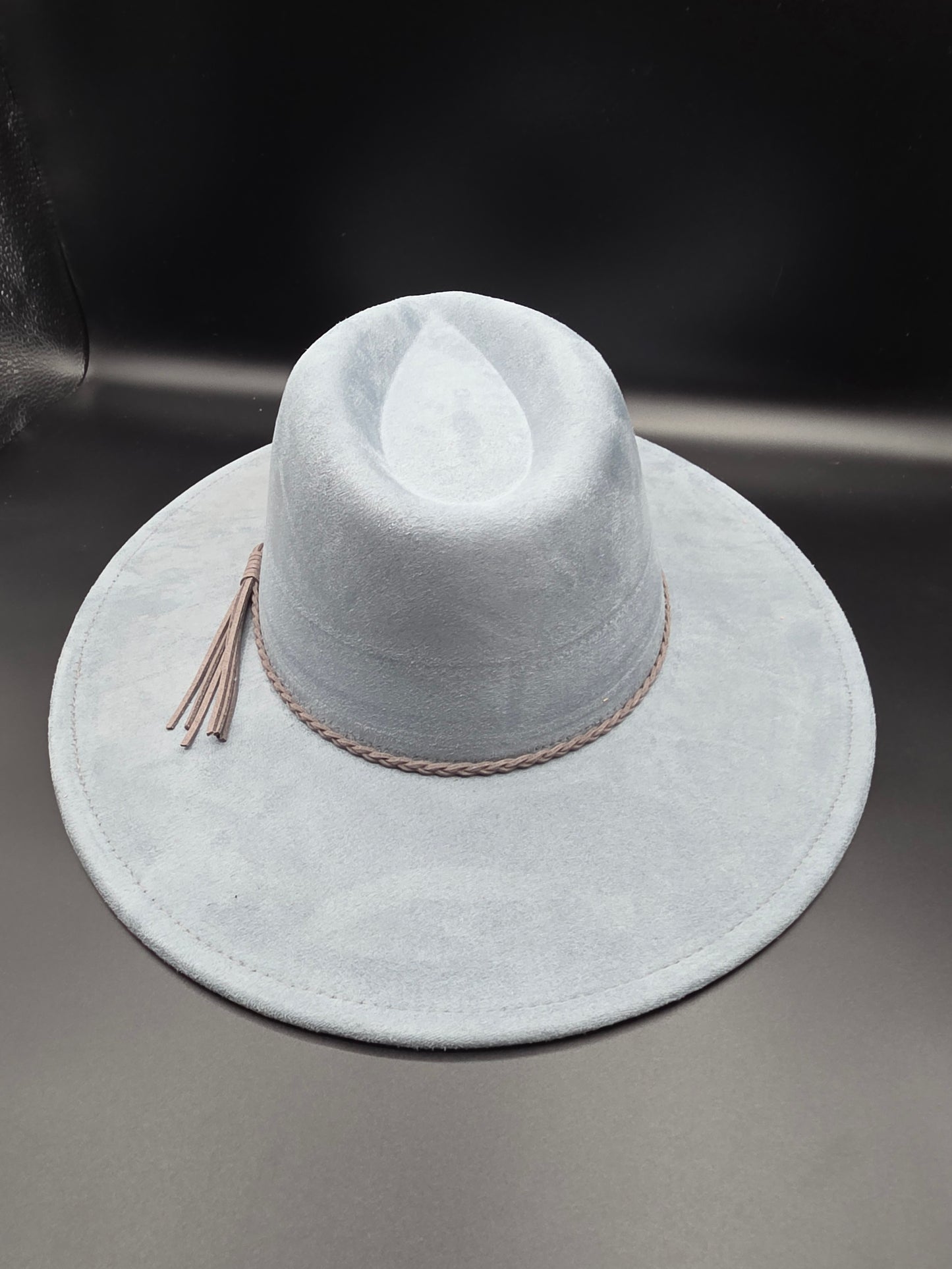 Light gray wide-brimmed hat 